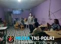 Polisi Datangi Warga yang Asyik Nongkrong Saat Patroli Malam, Ajak Bersama Perangi Narkoba