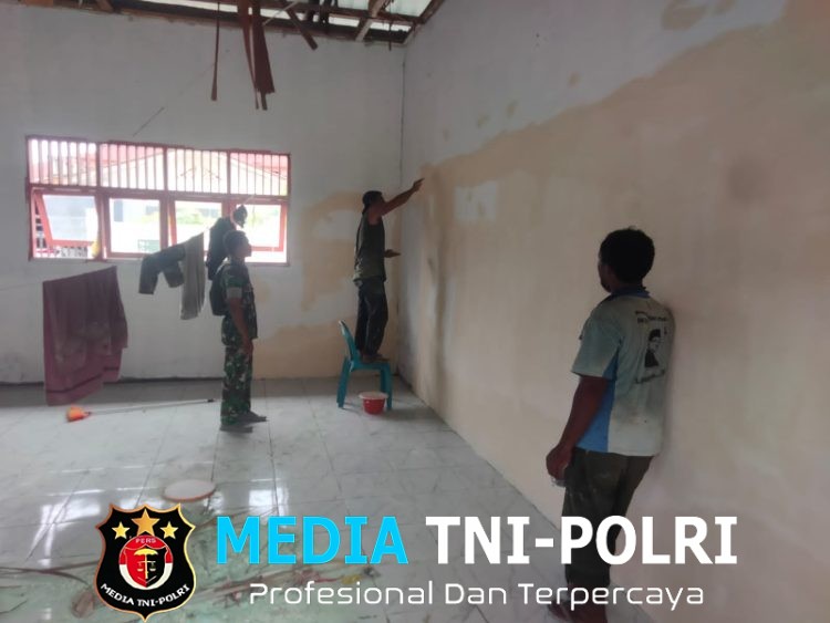 Babinsa Posramil Muara Dua Pantau Revitalisasi SD Negeri 4 Muara Dua