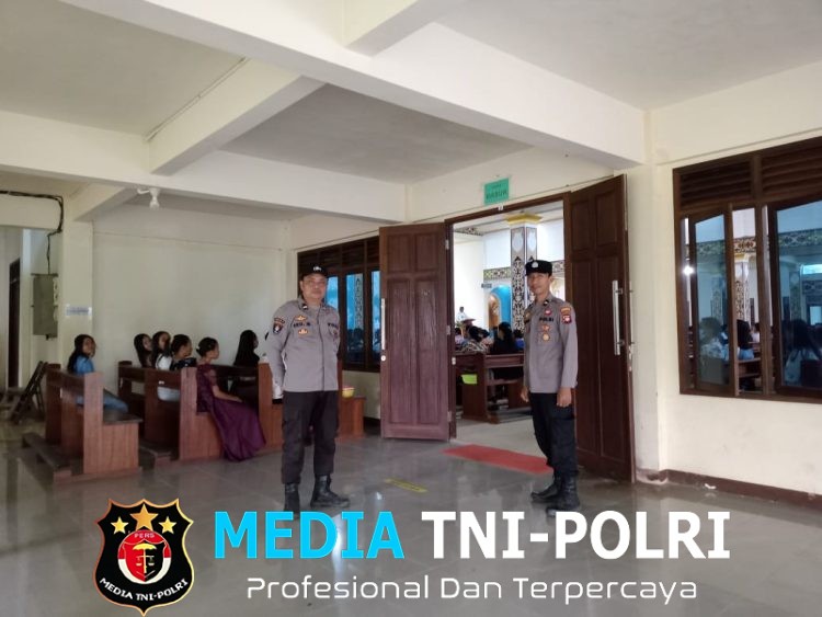 Polsek  Menyuke Lakukan Pengamanan Ibadah Misa Hari Minggu