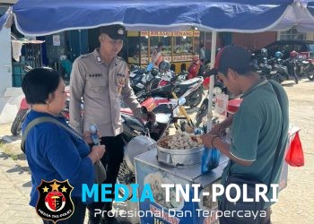 Aksi Humanis Polisi Saat Patroli, Penjual Siomay Diberi Himbauan Kamtibmas