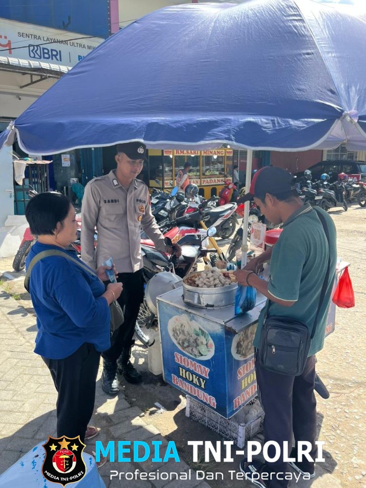 Aksi Humanis Polisi Saat Patroli, Penjual Siomay Diberi Himbauan Kamtibmas