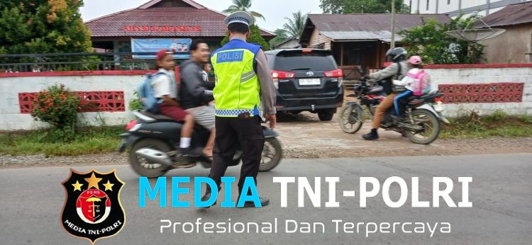 Kanit Lantas Polsek Mempawah Hulu Aktif Laksanakan Strong Point Pagi