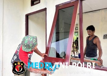 Pemasangan Pintu dan Jendela RTLH TMMD Ke-128 Kodim 1801/Manokwari Capai Tahap Finishing