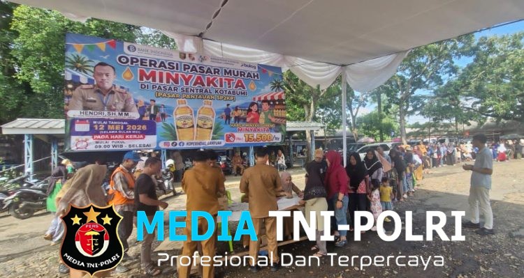 Sat Intelkam Polres Lampung Utara Pantau Operasi Pasar Minyak Goreng Minyak Kita di Pasar Sentral Kotabumi