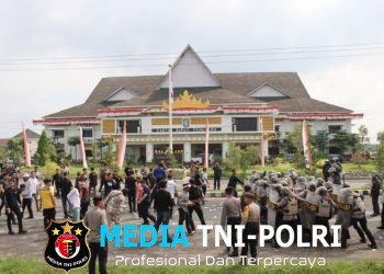 Ricuh di Depan Kantor Bupati Pringsewu, Massa Bentrok dengan Aparat dalam Simulasi Sispamkota