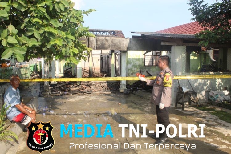 Diduga Korsleting Saat Cas HP, Rumah Warga di Pekon Wates Ludes Terbakar