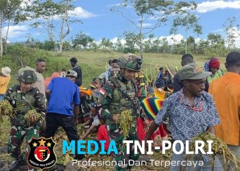 Membina Generasi Muda Papua, Satgas Yonif 521/DY Hadir dalam Acara Kelulusan dan Pelepasan Siswa Kelas XII SMAN di Distrik Eragayam
