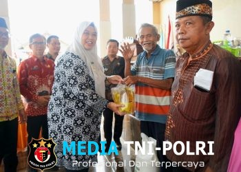 Ratusan Warga Pekon Sumberagung Dan Bandungbaru Terima Bantuan Pangan