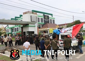 LSM Trinusa Unras Di DPRD dan Kejari Pringsewu, Polisi Fasilitasi Dialog Massa