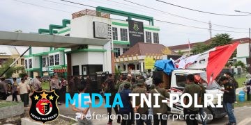 LSM Trinusa Unras Di DPRD dan Kejari Pringsewu, Polisi Fasilitasi Dialog Massa