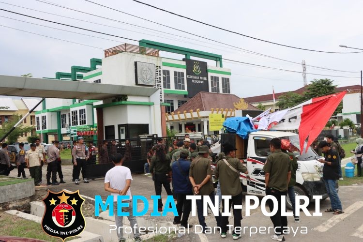LSM Trinusa Unras Di DPRD dan Kejari Pringsewu, Polisi Fasilitasi Dialog Massa