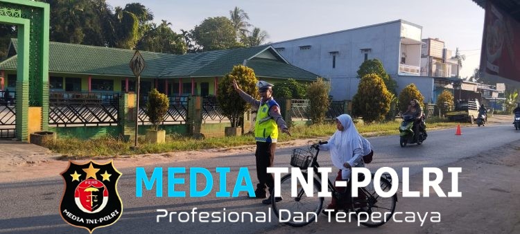 Kanit Lantas Polsek Mempawah Hulu Aktif Laksanakan Strong Point Pagi di Area Sekolah