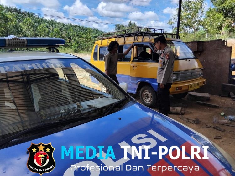Polisi Mandor Sapa Sopir Angkot di Tengah Patroli, Ini Pesan yang Disampaikan