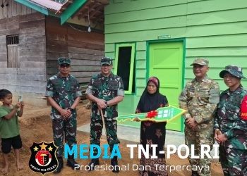 Pangdam XX/TIB Mayjen Arief Gajah Mada Serahkan Secara Simbolis Kunci Rumah Penerima Bantuan RTLH TMMD Ke-128 Kodim 0420/Sarko