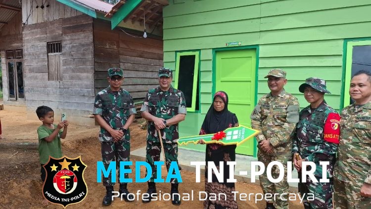 Pangdam XX/TIB Mayjen Arief Gajah Mada Serahkan Secara Simbolis Kunci Rumah Penerima Bantuan RTLH TMMD Ke-128 Kodim 0420/Sarko