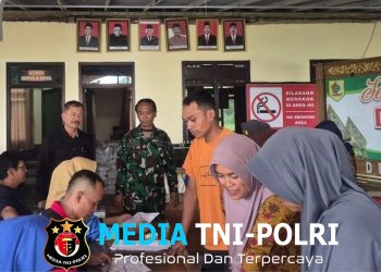 Pastikan Tepat Sasaran, Babinsa Dampingi Penyaluran Bantuan Pangan Dari Pemerintah
