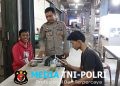 Patroli Malam, Polisi Turun Langsung Cegah Aksi Pencurian di Tengah Warga