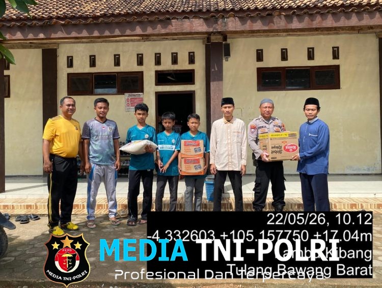 Jumat Berkah, Polsek Lambu Kibang Tebar Kebaikan di Ponpes Sabulusalam Tiyuh Kibang Budi Jaya