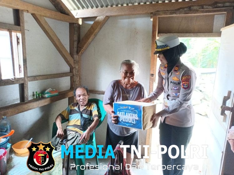 Satlantas Peduli Sentuh Hati Warga Lampung Timur