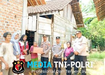 Polsek Sungkai Selatan Salurkan Bantuan Sembako untuk Warga Kurang Mampu di Desa Karang Rejo