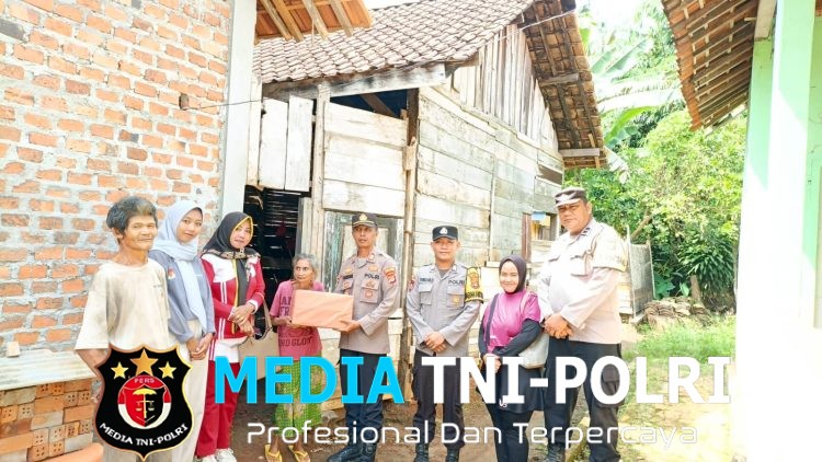 Polsek Sungkai Selatan Salurkan Bantuan Sembako untuk Warga Kurang Mampu di Desa Karang Rejo