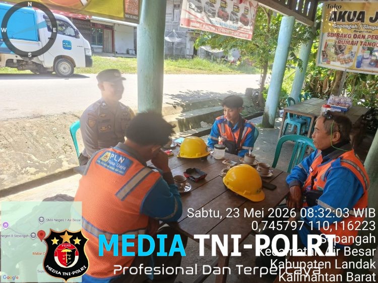 Suasana Santai Penuh Keakraban, Polisi Patroli Siang Sambangi Petugas PLN