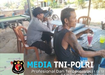 Polisi Duduk Bersama Warga di Warung, Sampaikan Pesan Kamtibmas Dengan Humanis