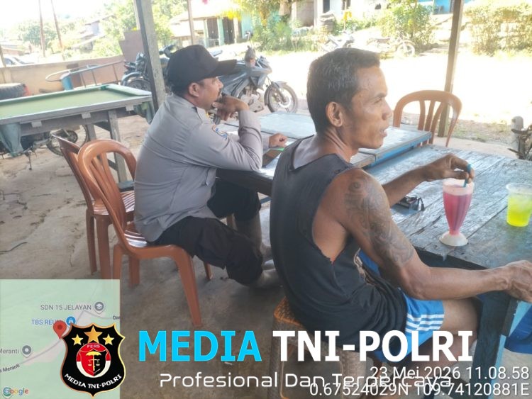 Polisi Duduk Bersama Warga di Warung, Sampaikan Pesan Kamtibmas Dengan Humanis