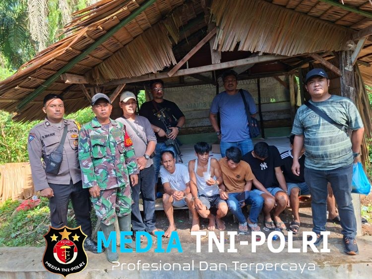 Polres Simalungun Gerebek Sarang Narkoba Di Tanah Jawa, Lima Tersangka Diringkus Dan 99,74 Gram Sabu Disita