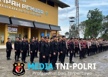 Sat Brimob Polda Lampung Pengamanan Kompetisi Sepak Bola BRI Super League antara Bhayangkara Presisi Lampung FC vs PSBS Biak