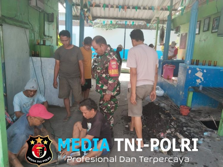 Dekat Tanpa Jarak, Cara Babinsa Jaga Kebersihan Lingkungan Lewat Kerja Bakti Bersama Warga