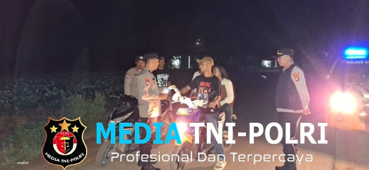 Cegah Gangguan Kamtibmas, Kapolsek Gunung Agung Pimpin Patroli KRYD Rawan Malam Akhir Pekan