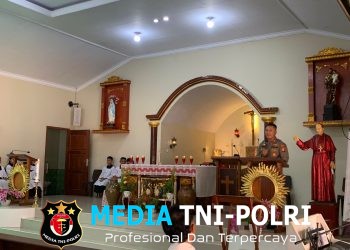 Jalin Silaturahmi, Kapolsek Mempawah Hulu Sambangi Gereja Katolik Santo Yusuf Karangan