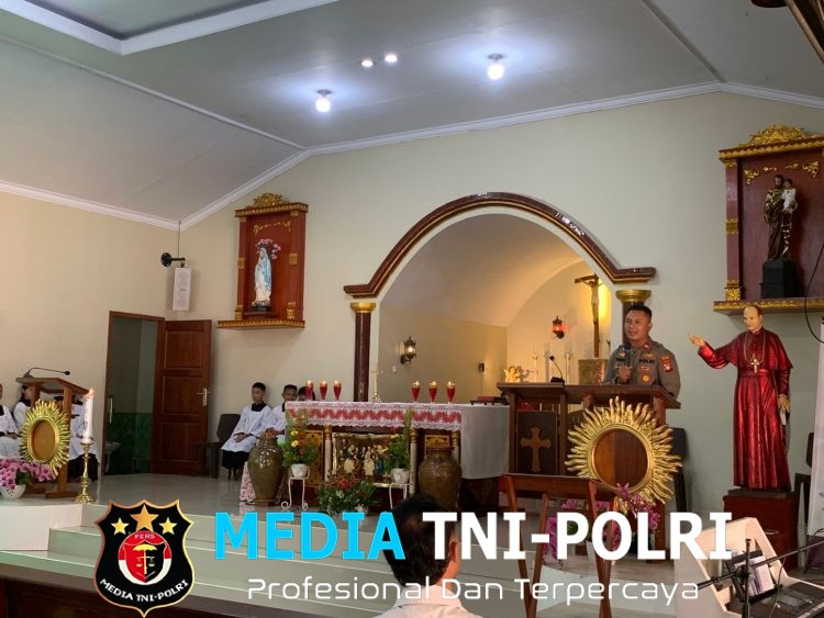 Jalin Silaturahmi, Kapolsek Mempawah Hulu Sambangi Gereja Katolik Santo Yusuf Karangan