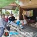 Cara Unik Polisi Jaga Kamtibmas, Ngobrol Santai Bersama Warga Saat Libur