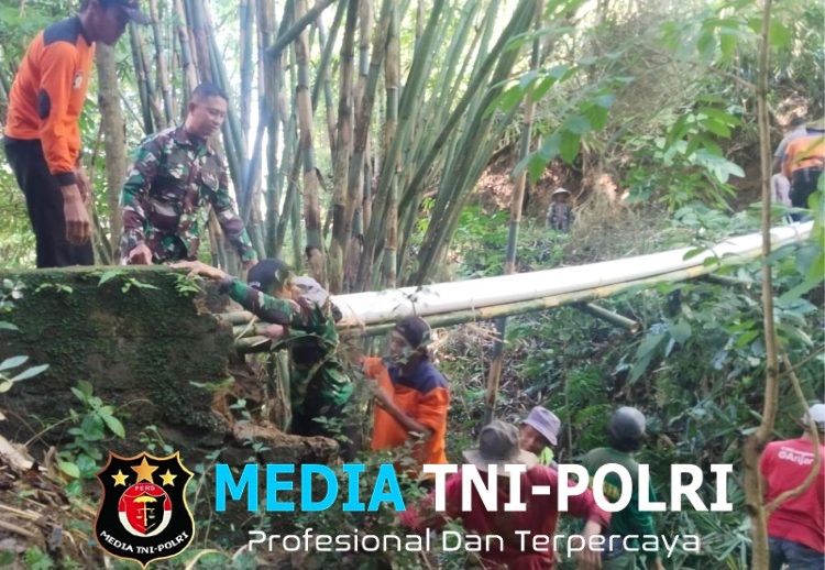 Saluran Irigasi Putus, TNI dan Warga Sokoboyo Bersatu Demi Sawah Tetap Mengalir
