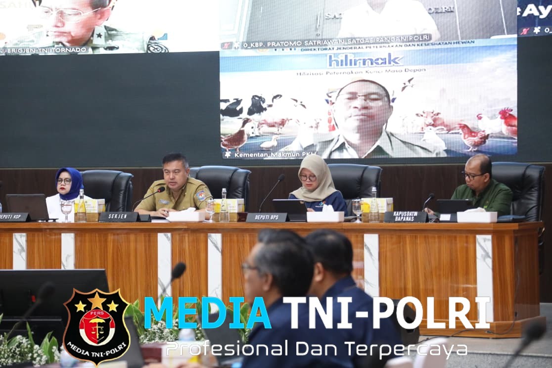Jaga Stabilitas Harga, Sekjen Kemendagri Minta Bulog Percepat Distribusi Minyak Goreng ke Indonesia Timur