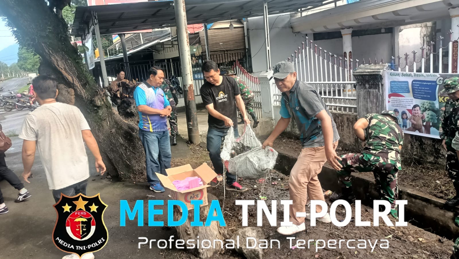 Bentuk Nyata Kepedulian TNI Terhadap Kebersihan Lingkungan, Kodim 1310/Bitung Gelar Karya Bakti Gerakan Indonesia Asri, Bersihkan Selokan dan Taman Median Jalan
