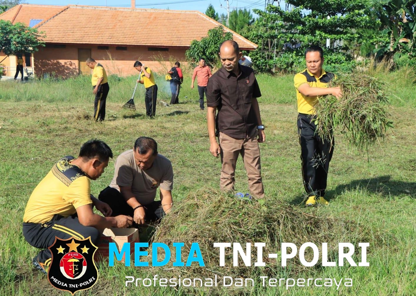Polres Tulang Bawang Barat Gelar Gerakan Indonesia ASRI, Bersihkan Lingkungan Ciptakan Lingkungan Kerja Bersih dan Nyaman