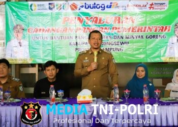 Bupati Pringsewu Riyanto Pamungkas Serahkan Bantuan Pangan 418 Warga Banyumas & 528 Warga Margosari