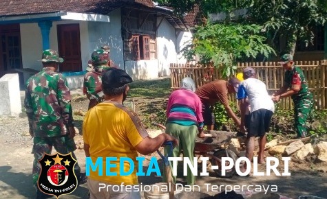 Rawat Tradisi Gotong Royong, TNI dan Warga Bahu-Membahu Bangun Talud Penahan Tanah