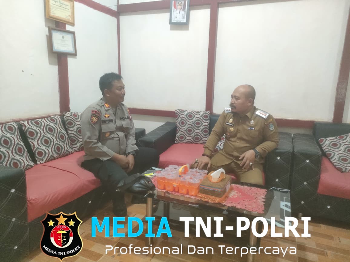 Baru Menjabat, Kapolsek Sengah Temila AKP Triyono, S.H Langsung Jalin Silaturahmi dengan Camat Sengah Temila