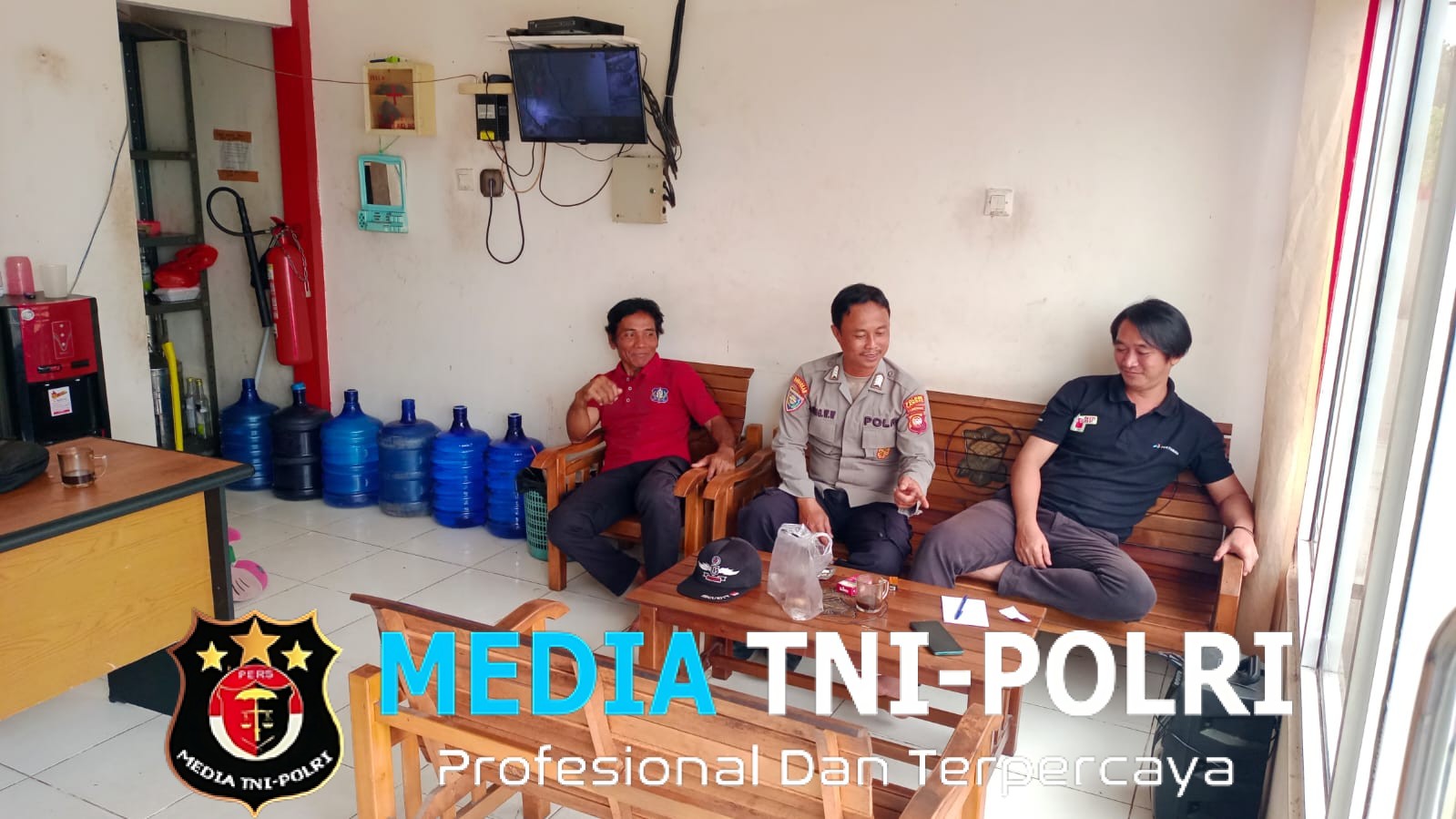 Patroli Siang di Pasar Menjalin, Personel Polsek Menjalin Jaga Situasi Tetap Kondusif