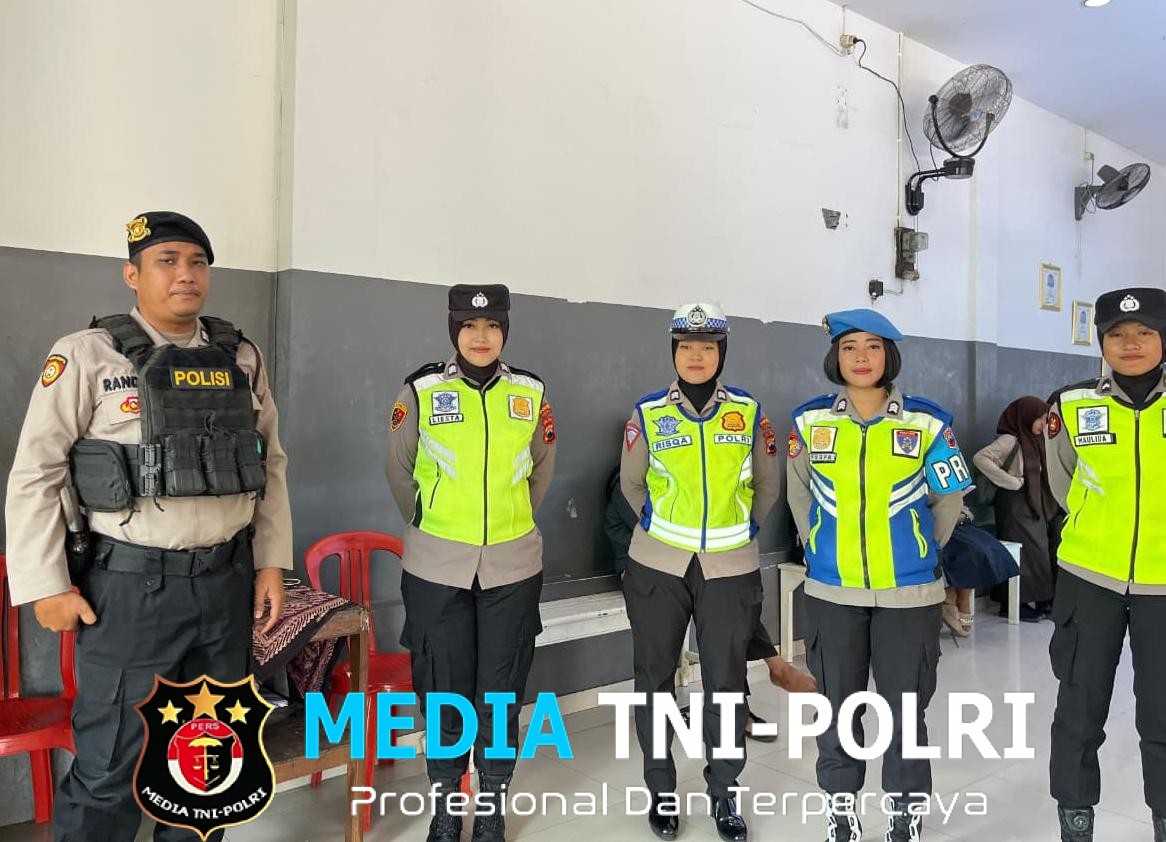 Polwan Polres Wonogiri Patroli Jumat Siang, Imbau Jamaah Waspada Kejahatan 3C