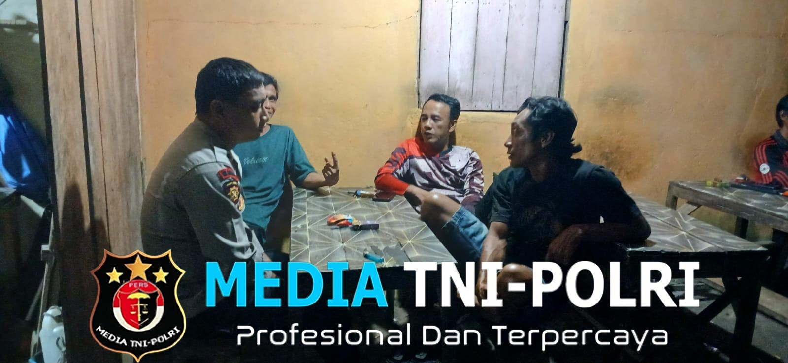 Hadirkan Rasa Aman, Polisi Berikan Imbauan Kamtibmas kepada Warga Malam Hari