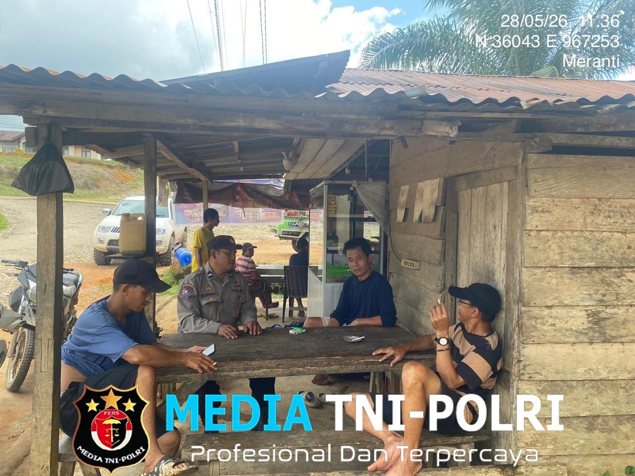 Ciptakan Rasa Aman, Polisi Sapa Warga Saat Patroli Siang