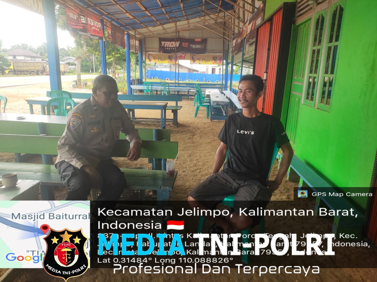 Patroli Humanis di Hari Minggu, Anggota Polsubsektor Jelimpo Sapa Warga dan Berikan Pesan Kamtibmas