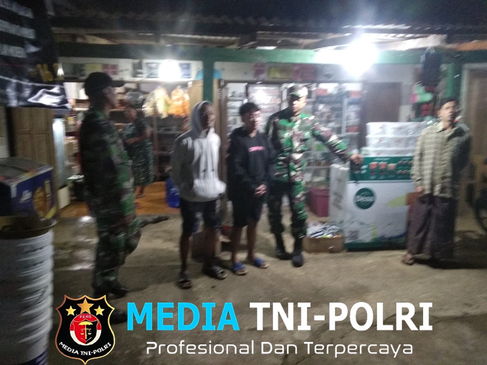Patroli Malam Koramil Karangtengah Perkuat Rasa Aman Warga