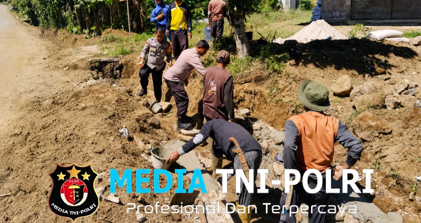 Sambut Hari Bhayangkara ke-80, Polsek Pulau Panggung Bersama Warga Gotong Royong Bangun Gorong-gorong di Ulu Belu