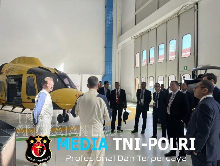Wakasal Pimpin Delegasi TNI AL Tinjau Pesawat A-Viator dan Helikopter Anti Kapal Selam di Italia